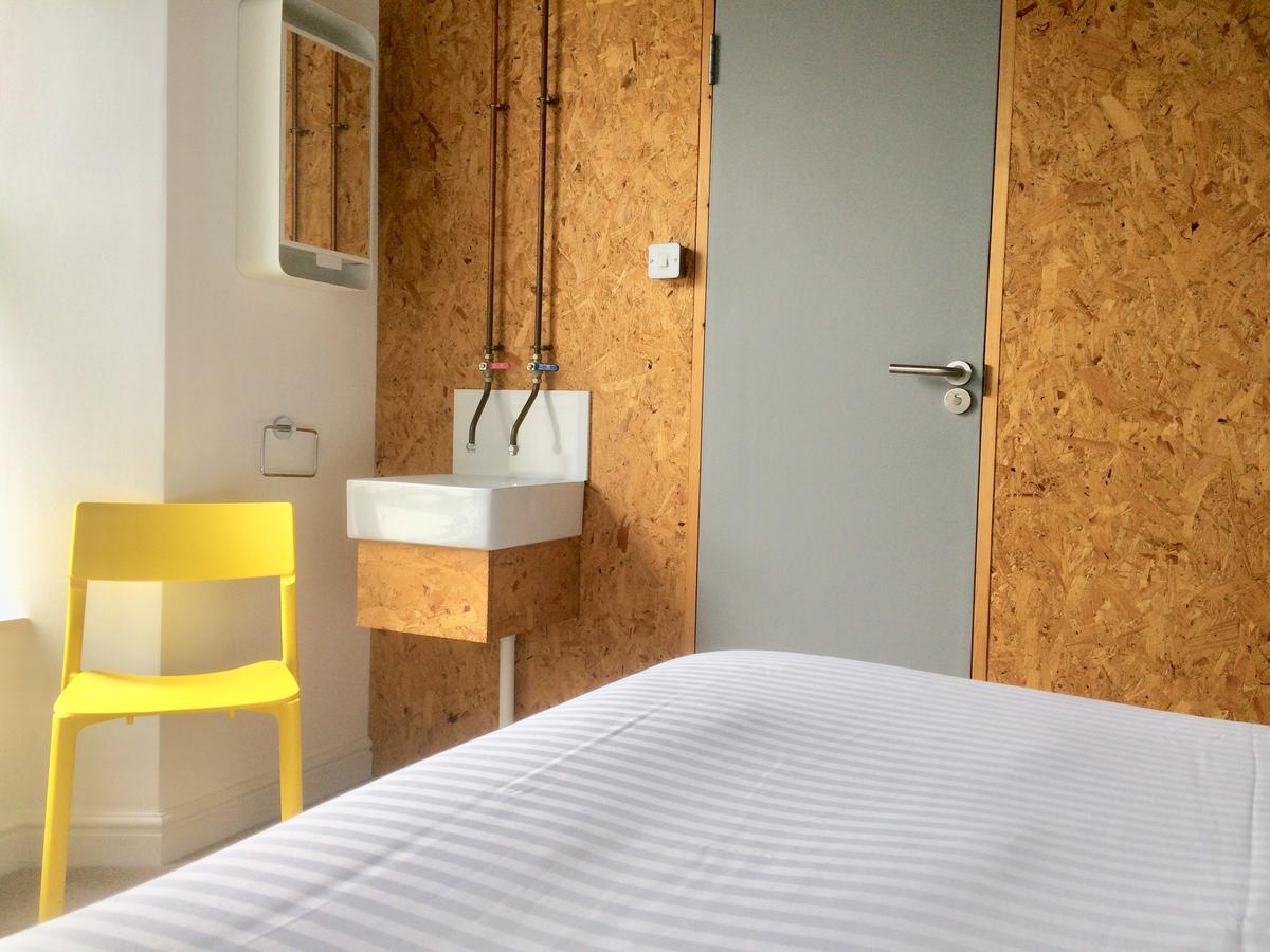 Bed & Breakfast The Blue Door 4*